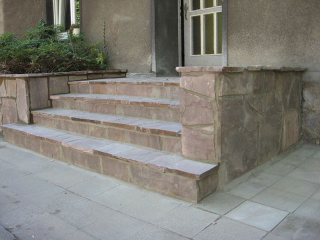 Eingang Stufen aus Polygonalplatten Bruchsteinplatten