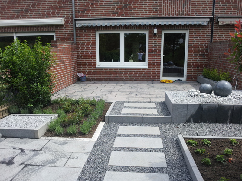 Gartengestaltung Granit Platten Brunnen Splittbett