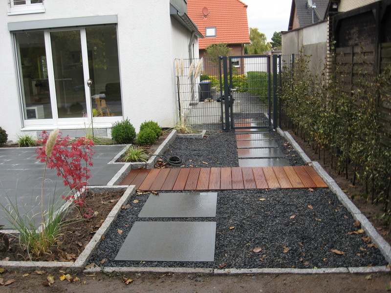 Holz und Stein Holzsteg Gartendielen