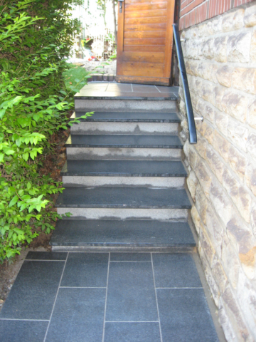 Stufenanlage mit Plattierung Granit Padang