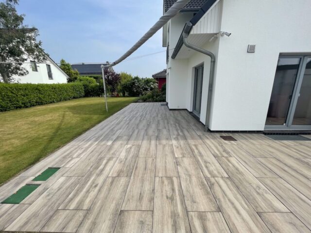 Holzoptik Keramik Keramik Terrasse Holzoptik Feinsteinzeug fachgerecht verlegt Pflasterarbeiten