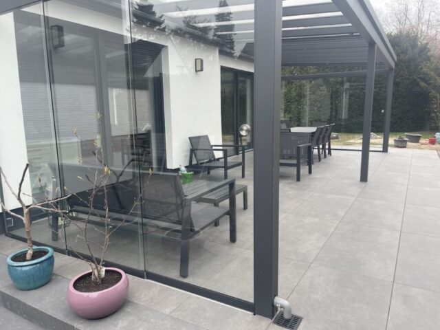 Terrasse überdacht Terrassenplatten Keramikplatten Feinsteinzeugplatten Terrassenbau Duisburg fachgerecht Garten- und Landschaftsbau