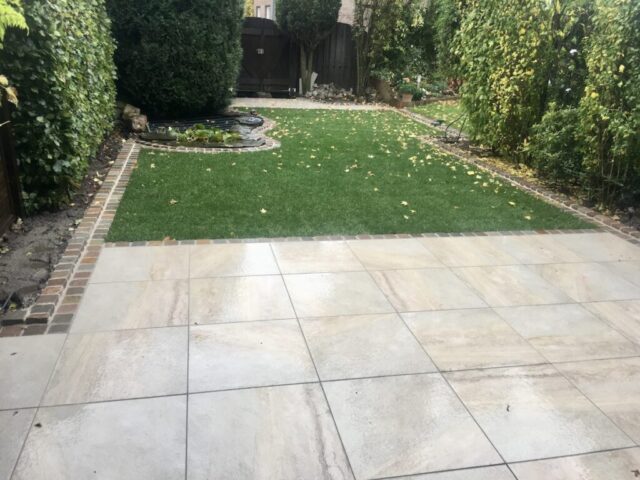 Keramik hell Keramikplatten Feinsteinzeugplatten Terrrassenbau Duisburg Gartenbau fachgerecht